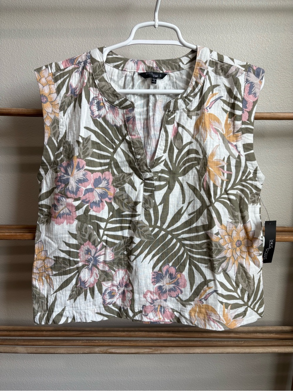 NWT Stitch Star Tropical Palm Print Sleeveless Tank Top - Size Small